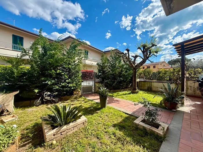 Casa quadrilocale in vendita in Inchiostra, Massa