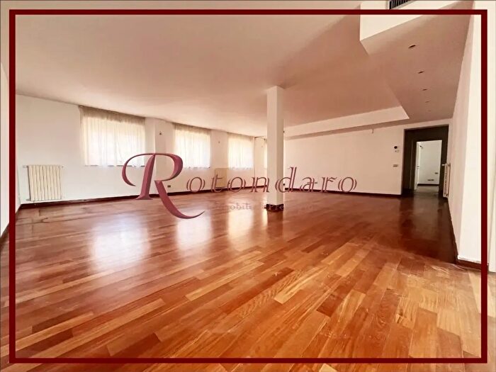 Appartamento trilocale in vendita in Viale Bligny, Milano