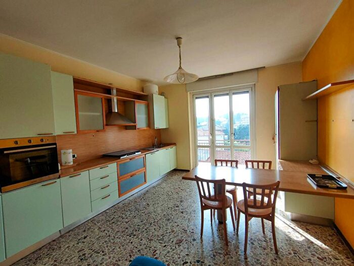 Appartamento trilocale in affitto in Via Varesina, Villa Guardia