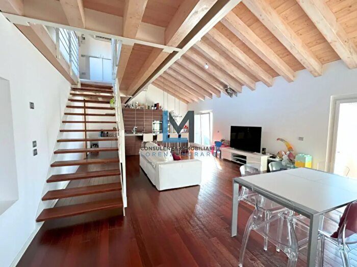 Appartamento con 9 locali in vendita in Montebelluna