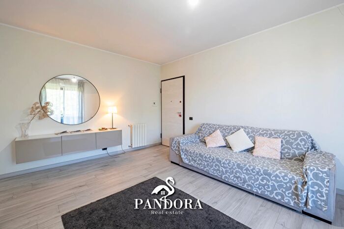 Appartamento quadrilocale in vendita in Via Sebino, Gallarate