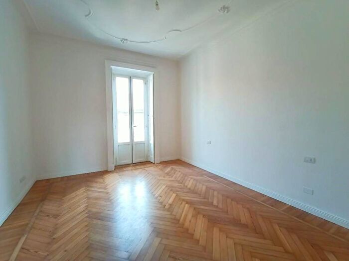 Appartamento trilocale in affitto in Via Spartaco, Montenero, Milano