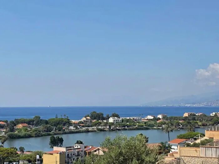 Casa con 6 locali in vendita in Contrada Due Torri, Messina