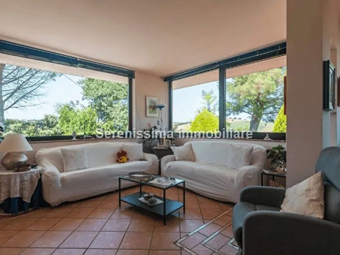 Casa con 8 locali in vendita in Tavullia