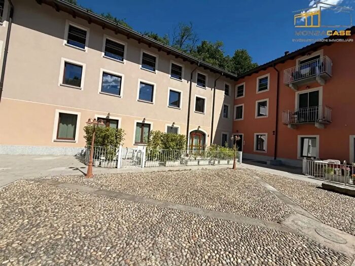 Appartamento monolocale in vendita in Via Costa Lambro, Carate Brianza