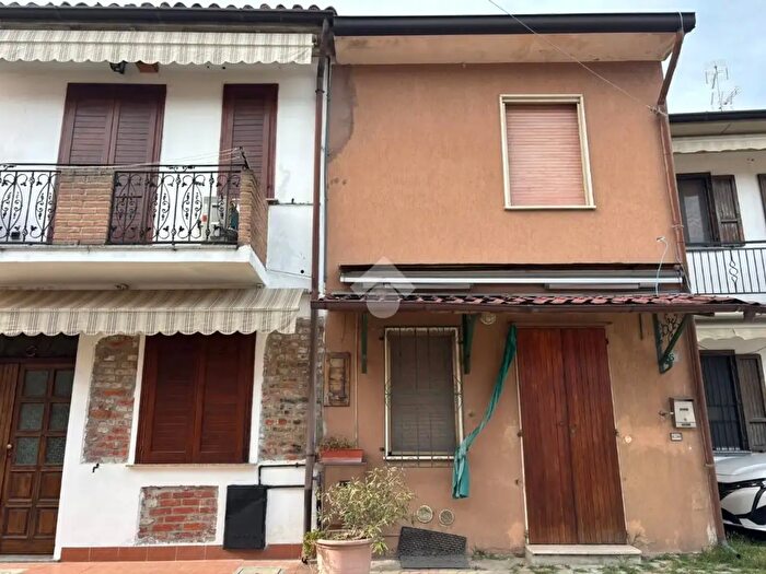 Casa trilocale in vendita in Via Roma, Costa De Nobili