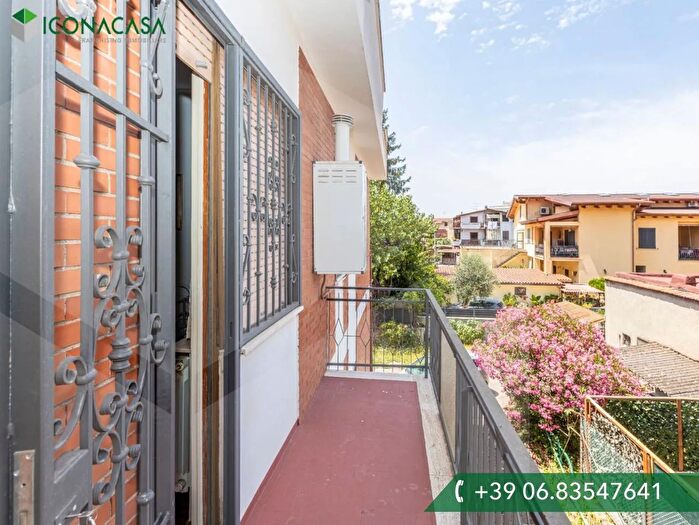 Appartamento quadrilocale in vendita in Via col di Lana, Ciampino