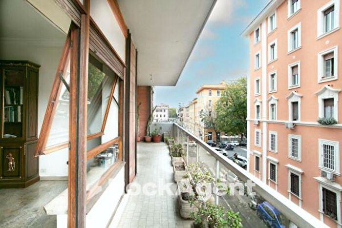 Appartamento trilocale in vendita in Via Panfilo Castaldi, Roma