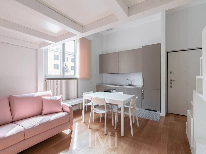 Appartamento bilocale in affitto in Alzaia Naviglio Pavese, Navigli Darsena, Milano