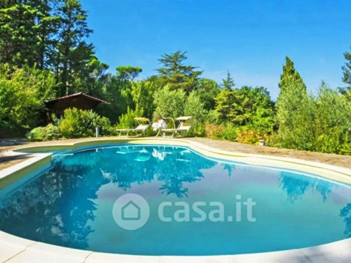 Casa con 8 locali in vendita in Livorno