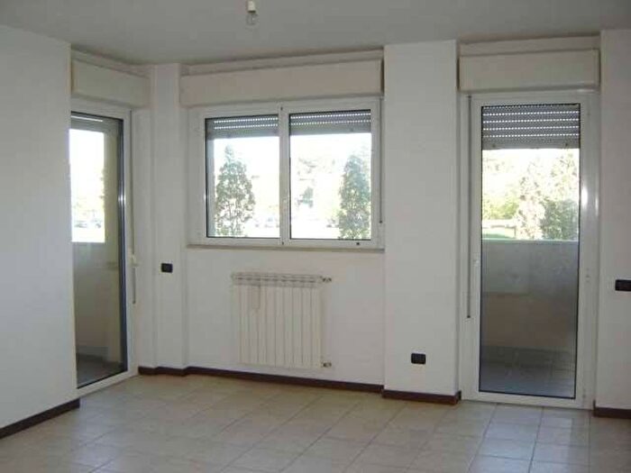 Appartamento trilocale in affitto in Viale Sabotino, Flora, Legnano