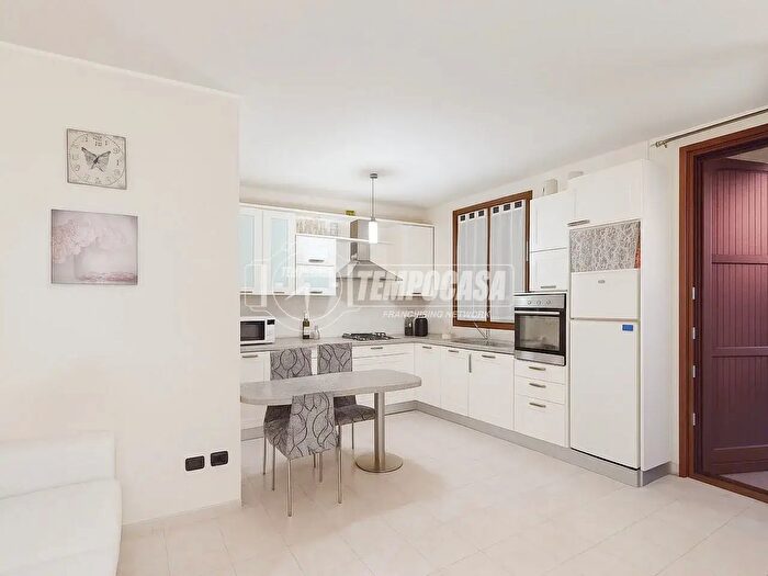 Appartamento bilocale in vendita in Via Don Sandro Capello, Comazzo