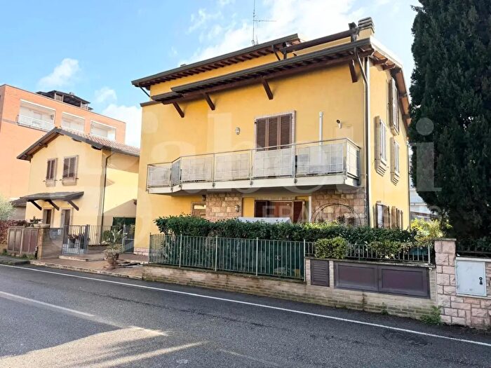 Appartamento trilocale in vendita in Via Luigi Galvani, Bastia Umbra