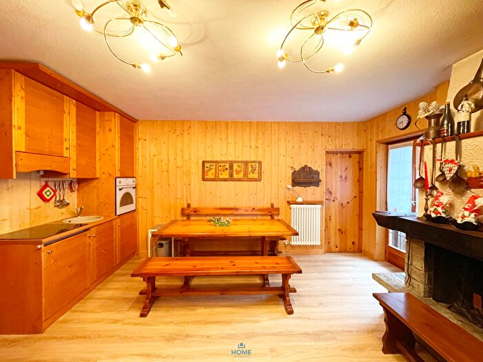 Appartamento bilocale in vendita in Via Giavere, Campodolcino