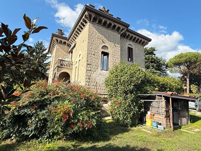 Casa con 5 locali in vendita in Via Cartiglio, Brivio