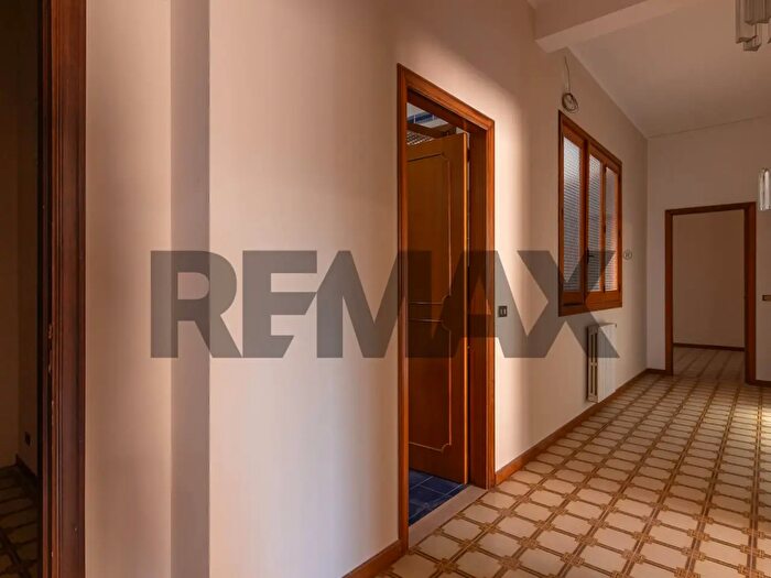 Appartamento con 12 locali in vendita in Via Romolo, Modica