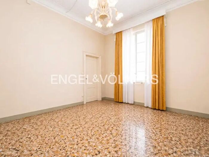 Appartamento con 6 locali in vendita in Via Barberia, Bologna