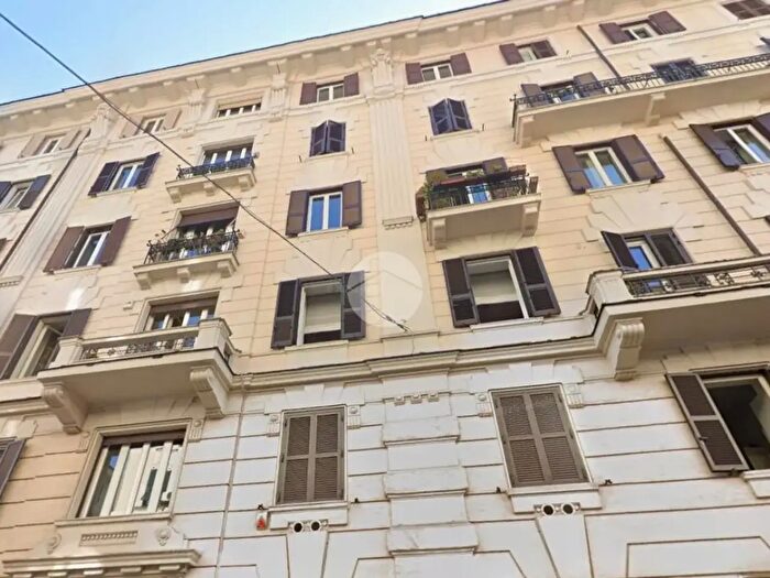 Appartamento trilocale in affitto in Via Velletri, Roma