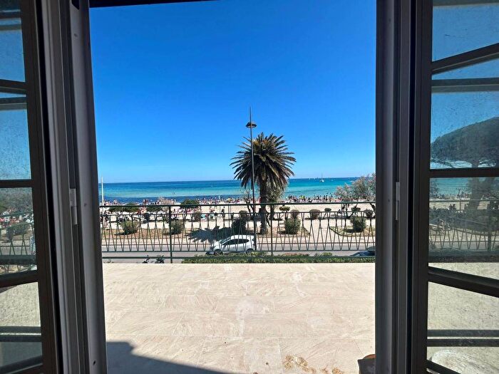 Casa con 6 locali in affitto in Viale Regina Elena, Mondello Valdesi, Palermo