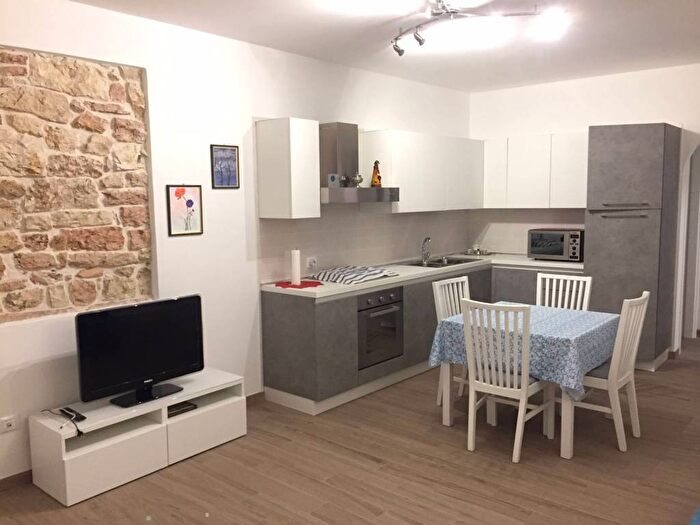 Appartamento trilocale in affitto in Piazzetta degli Alpini, Centro, Asiago