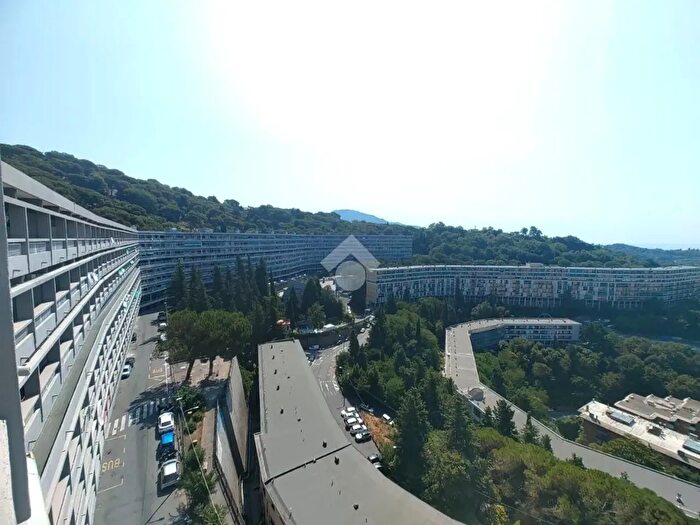 Appartamento quadrilocale in vendita in Via Lamberto Loria, Genova