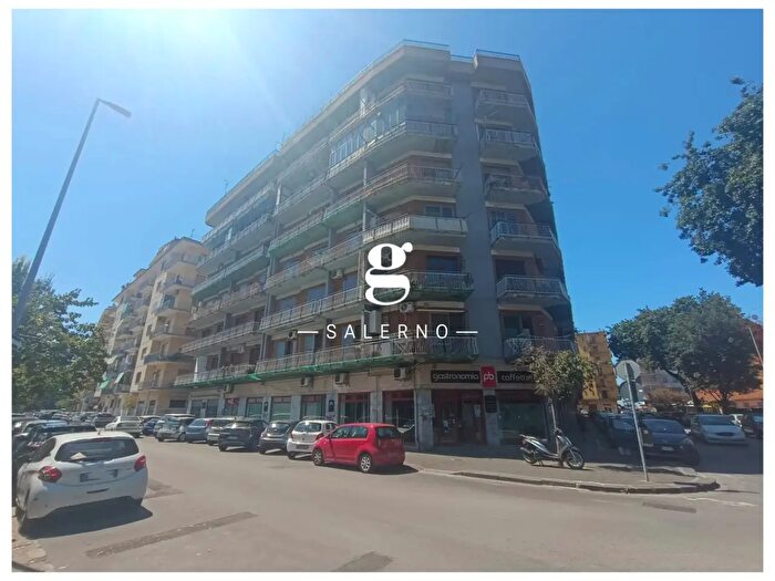 Appartamento con 5 locali in vendita in Via Vito Lembo, Salerno