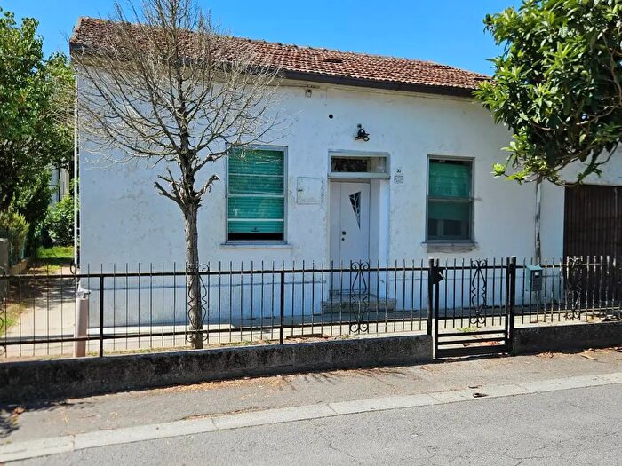 Casa quadrilocale in vendita in Via Savarna, Ravenna