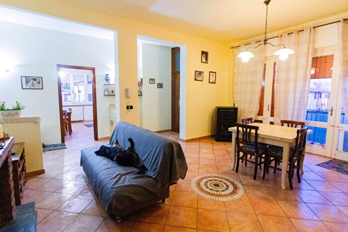 Appartamento con 5 locali in vendita in Cascina