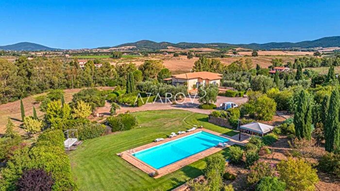 Casa con 9 locali in vendita in Montalto Di Castro