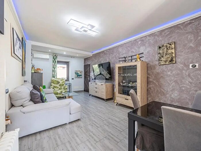 Appartamento trilocale in vendita in Via del Fosso dell'Osa, Roma