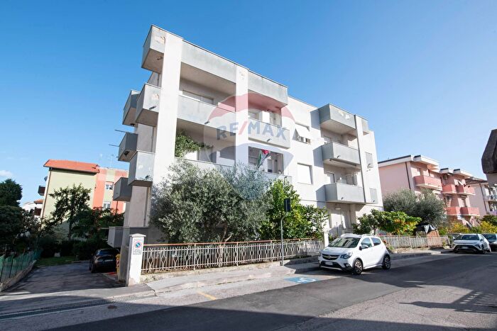 Appartamento con 6 locali in vendita in Via delle Betulle, Montemarciano