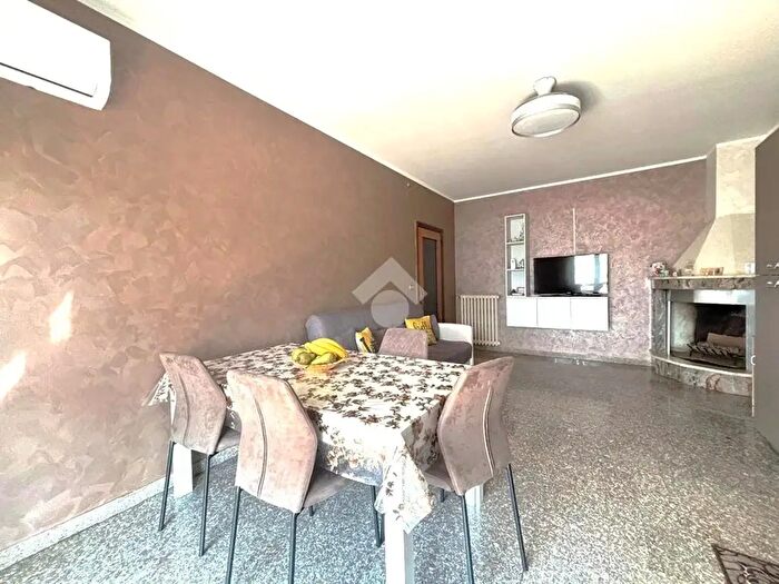 Appartamento trilocale in vendita in Via G Puccini, Pineto