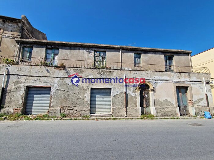 Casa con 8 locali in vendita in Reggio Calabria