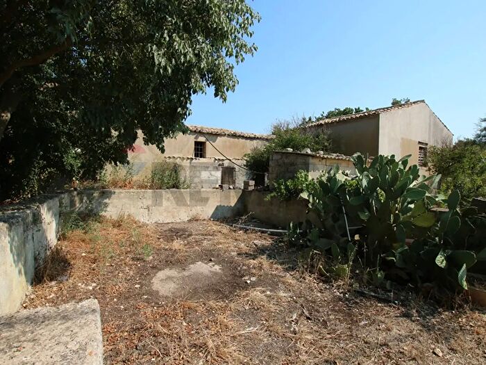 Casa con 7 locali in vendita in Contrada Mezzo Gregorio Snc, Noto