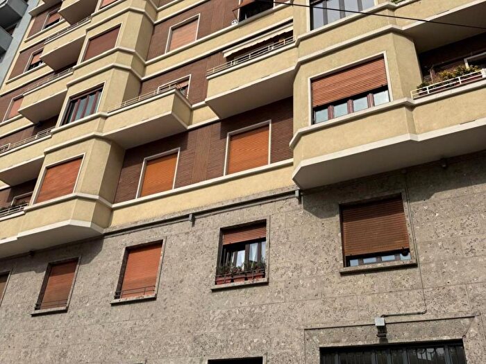 Appartamento trilocale in affitto in Via degli Scipioni, Morgagni, Milano