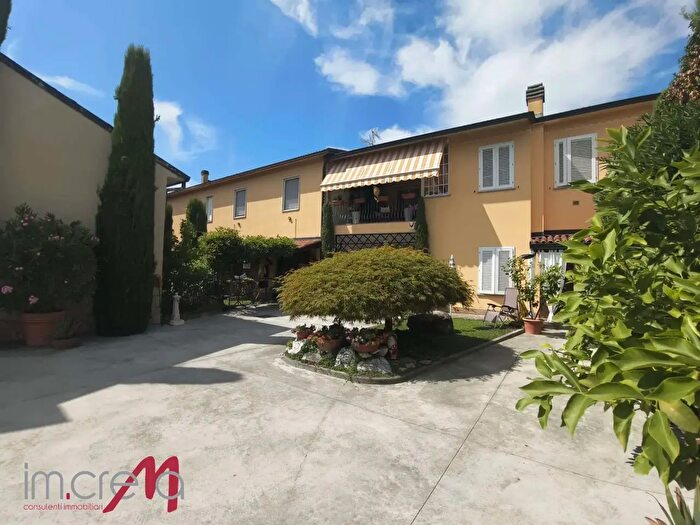 Casa con 8 locali in vendita in Via Crema, Capralba