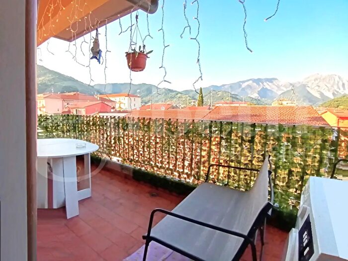 Appartamento quadrilocale in vendita in Carrara