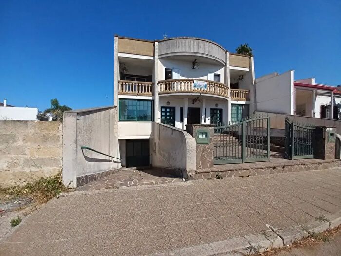 Casa con 8 locali in vendita in Via Edison, Ugento