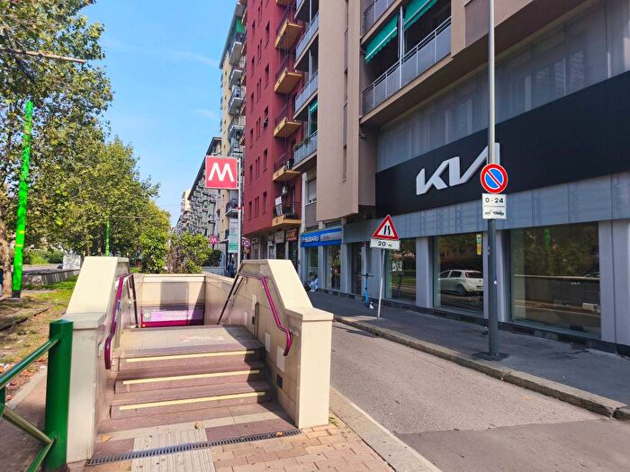 Appartamento trilocale in affitto in Viale Fulvio Testi, Ca' Granda, Milano