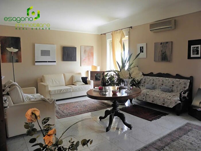 Appartamento con 5 locali in vendita in Siracusa