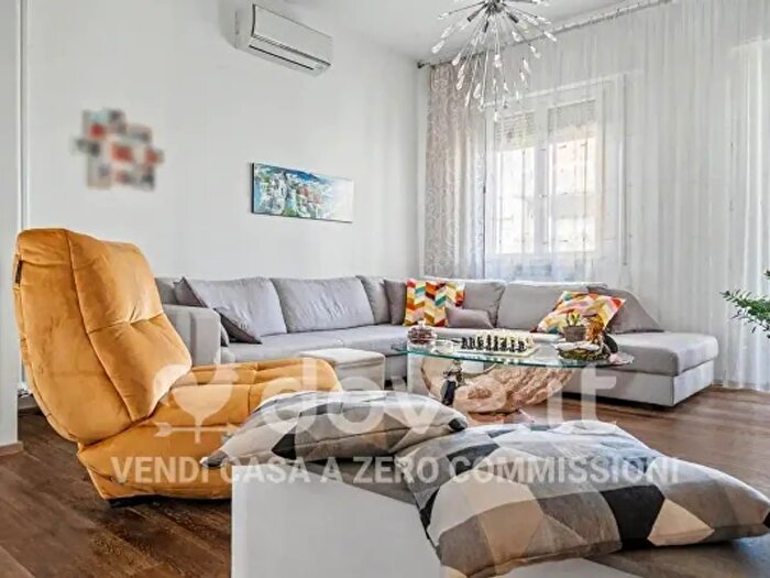 Appartamento con 5 locali in vendita in Via Marco Perennio, Arezzo