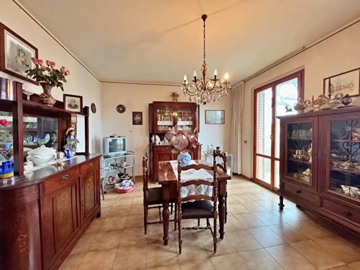 Casa quadrilocale in vendita in Via Zambonini, Montelabbate