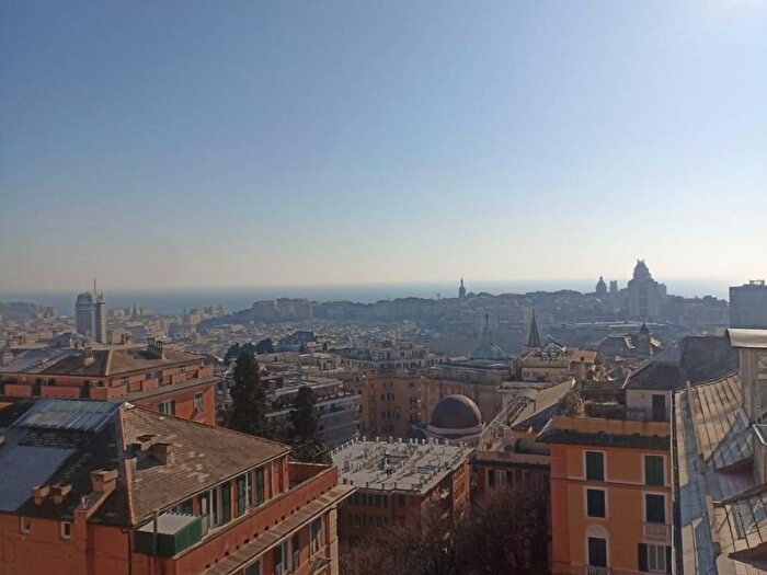 Casa con 5 locali in affitto in Salita Superiore San Rocchino, Castelletto, Genova
