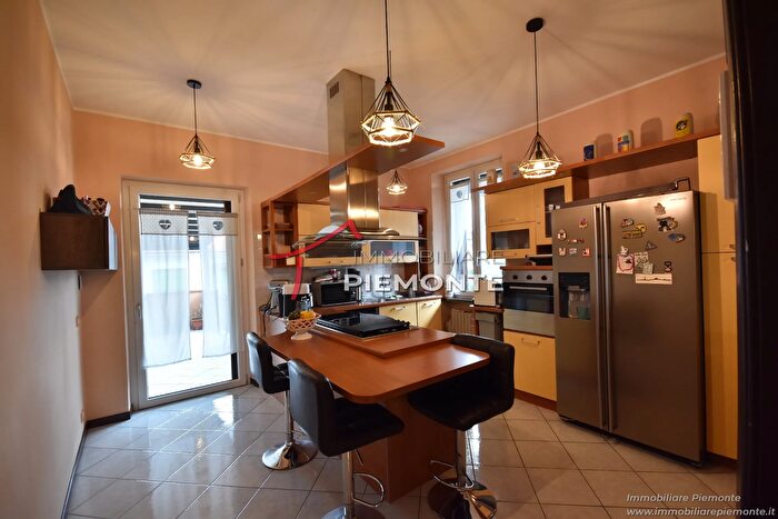 Casa con 8 locali in vendita in Borgomanero