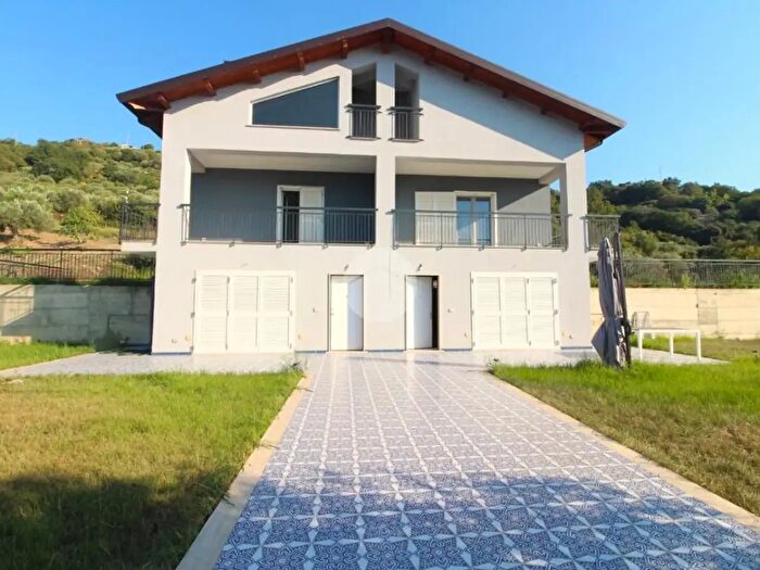 Casa con 10 locali in vendita in Contrada Fuonti Campanina, Agropoli