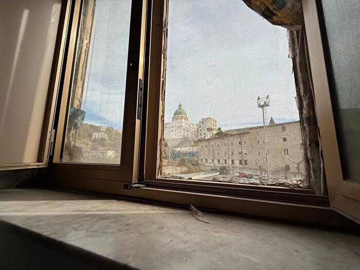 Appartamento trilocale in vendita in Vicoletto San Gennaro dei Poveri, Napoli