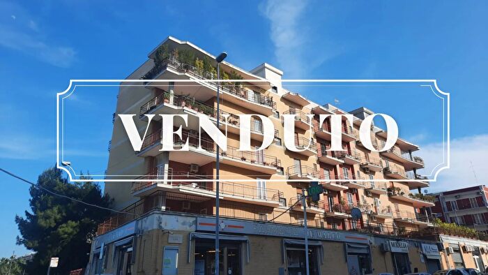 Appartamento quadrilocale in vendita in Via Peucetia, Bari