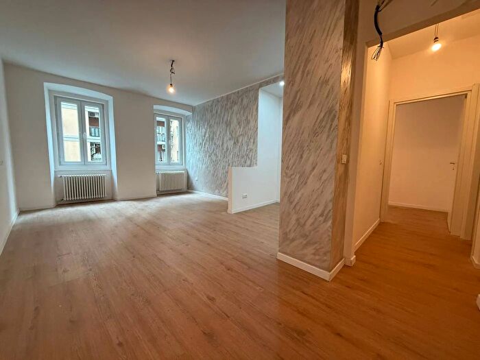 Appartamento trilocale in vendita in Via Giulia Trieste, Trieste