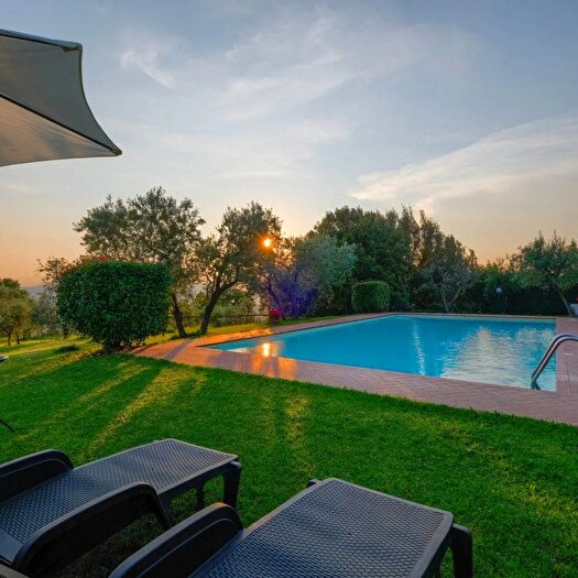 Casa con 14 locali in vendita in Reggello, Reggello