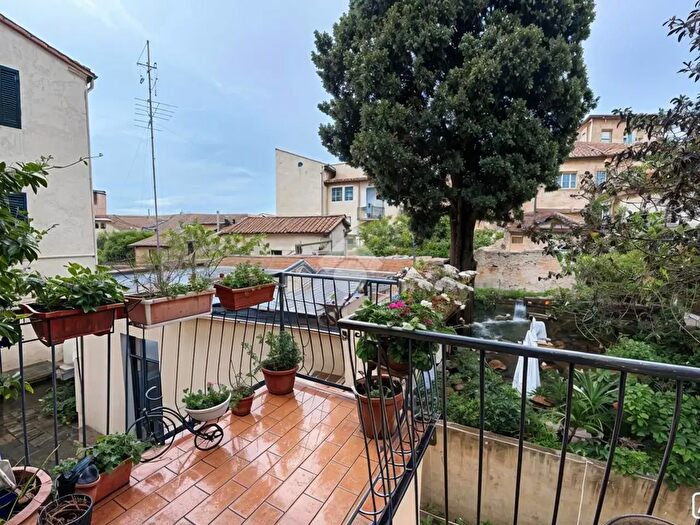 Casa con 6 locali in vendita in Via Dolce De Mazzamuti, Prato